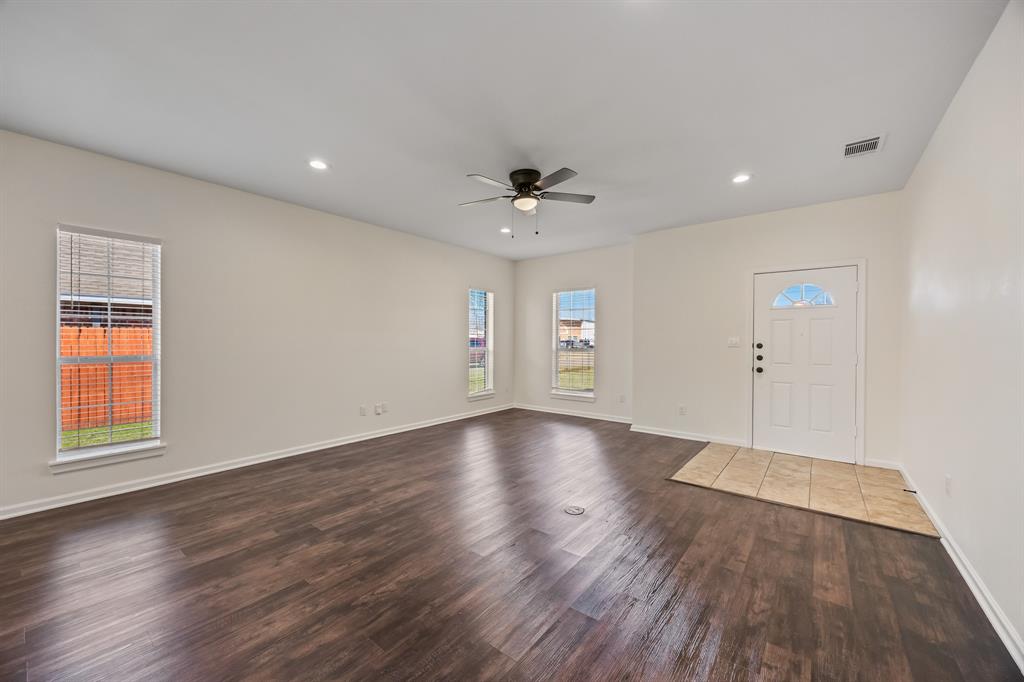 11504 Seagoville Road Balch Springs, TX 75180 - Photo 5 of 25