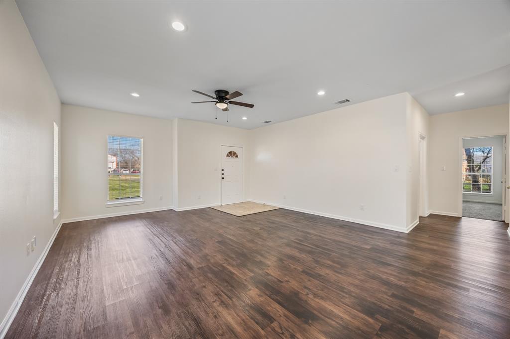 11504 Seagoville Road Balch Springs, TX 75180 - Photo 6 of 25