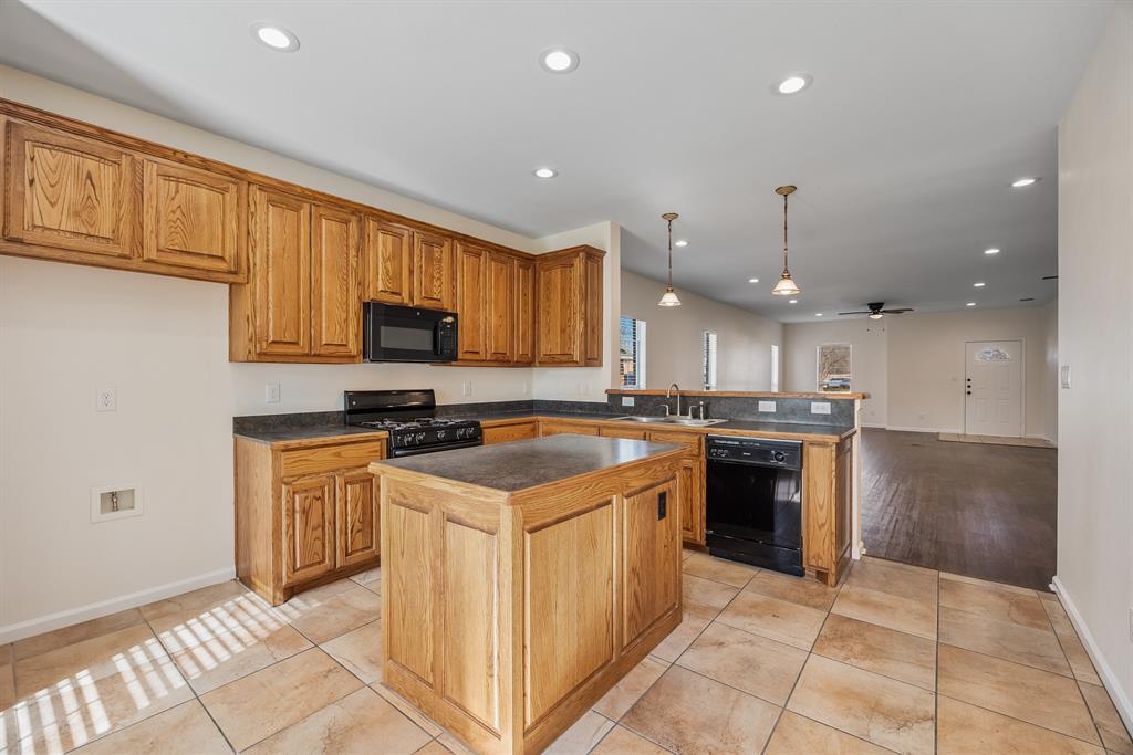 11504 Seagoville Road Balch Springs, TX 75180 - Photo 10 of 25