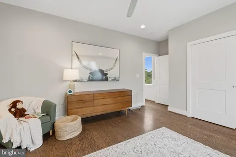 $1,250,000 | 6804 Farragut Avenue, Falls Church, VA 22042
