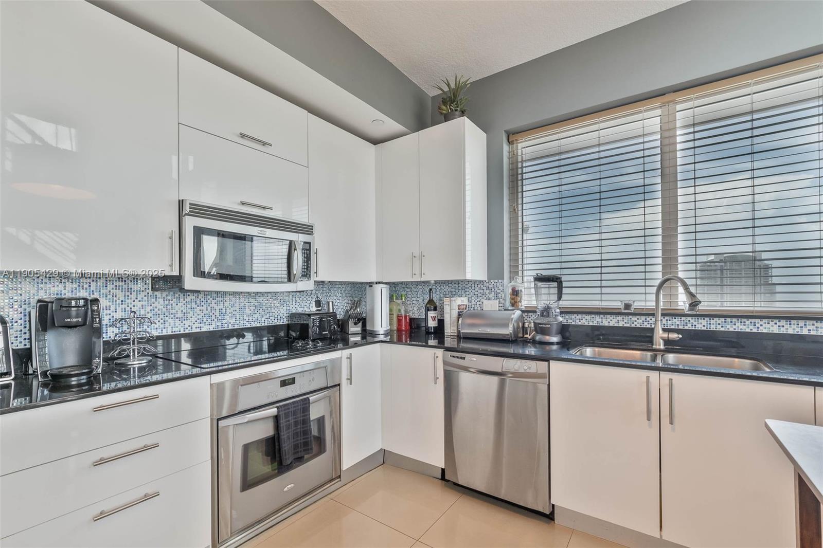 60 Southwest 13th Street, Unit 3401 Miami, FL 33130 - Photo 15 of 42 Well cared for by the owner.