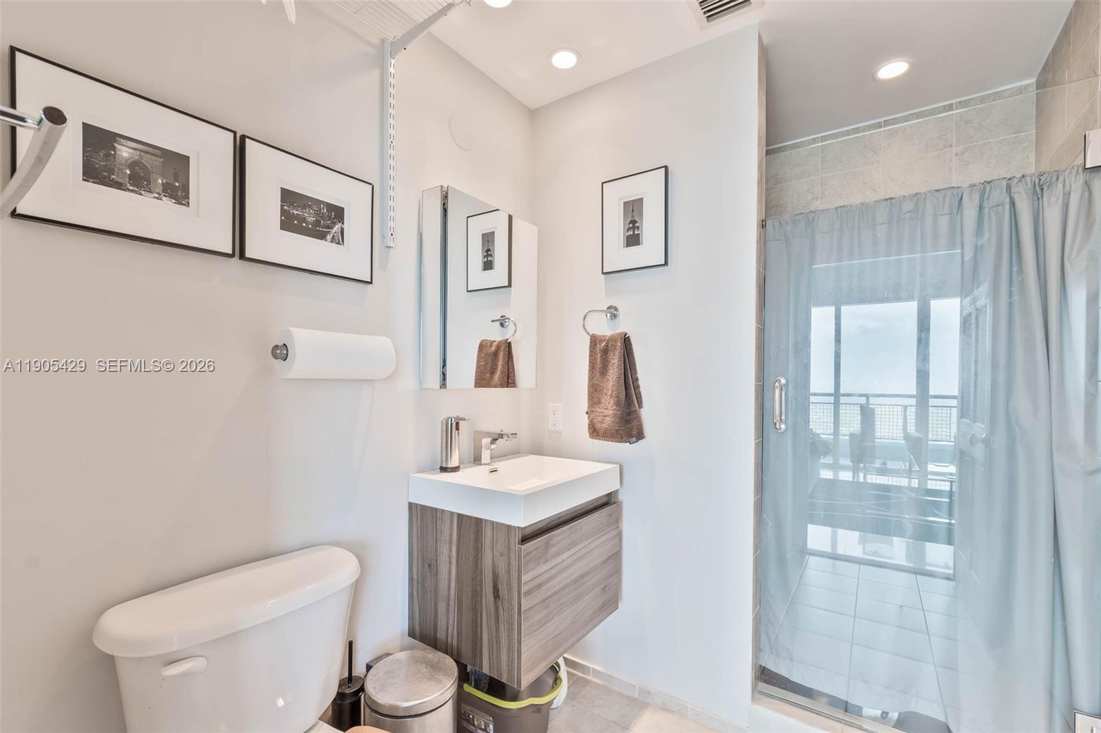 60 Southwest 13th Street, Unit 3401 Miami, FL 33130 - Photo 26 of 42 One of 3 full bathrooms.