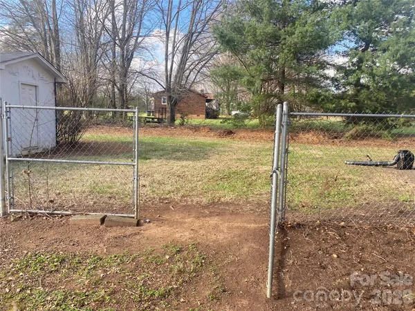 a view of a yard with a tree