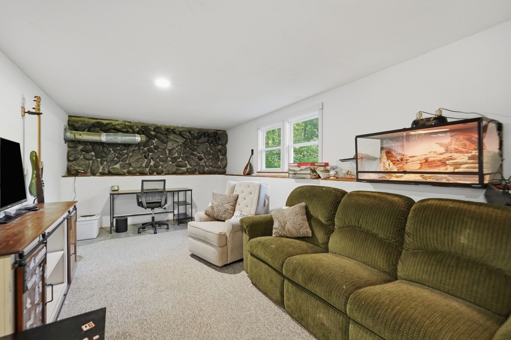 56 King Street Uxbridge, MA 01569 - Photo 24 of 35
