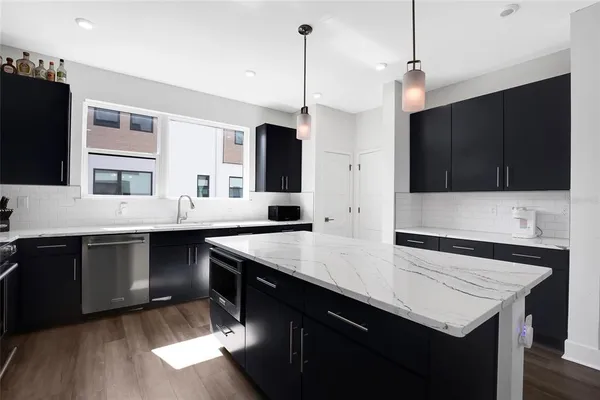 $6,000 | 2506 West Cleveland Street, Unit 9, Tampa, FL 33609