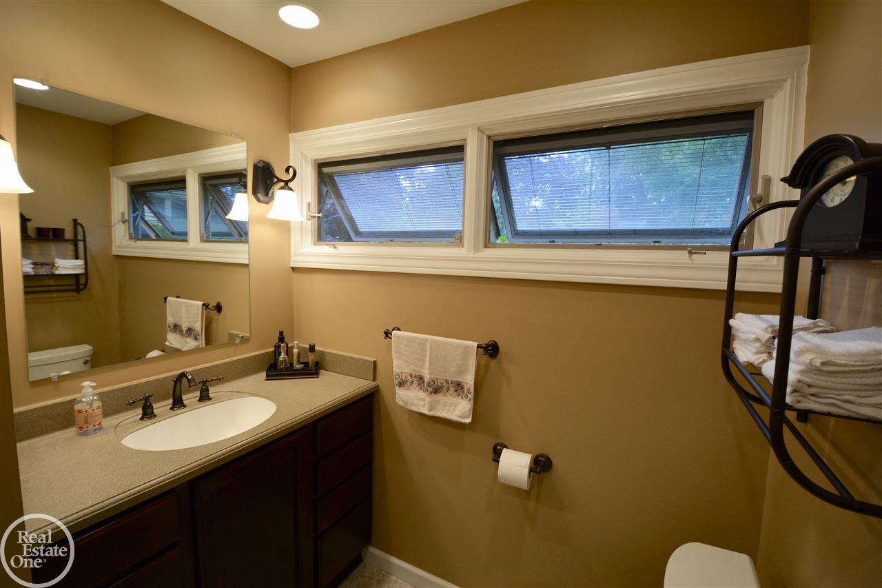 475 Lexington Road Grosse Pointe Farms, MI 48236 - Photo 23 of 40