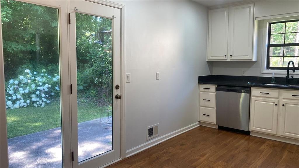 1807 Merry Oak Road Southwest Marietta, GA 30008 - Photo 7 of 21