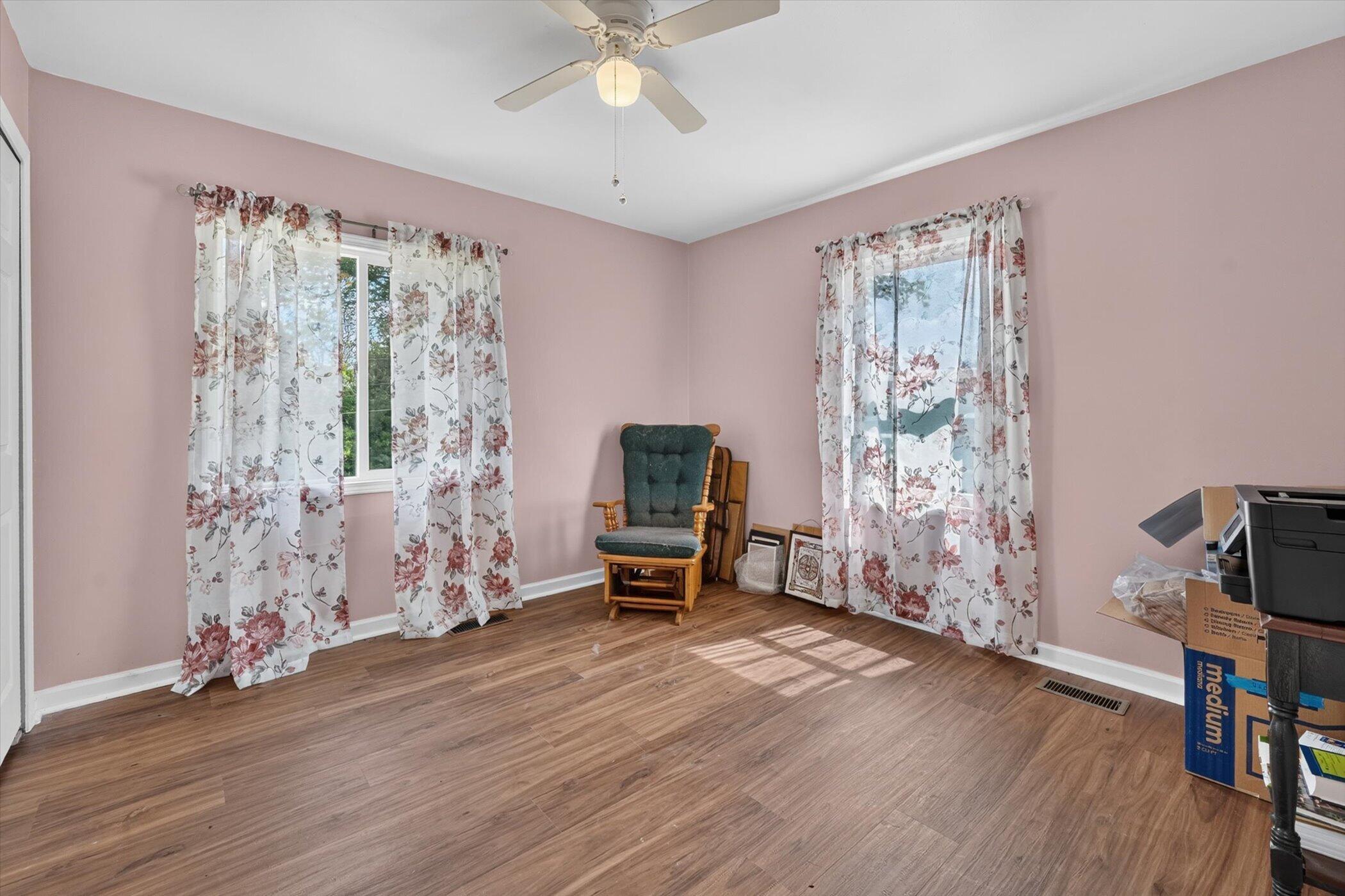15601 Devonshire Pinckney, MI 48169 - Photo 15 of 33 19-15601-Devonshire-WindowStill-Photogra