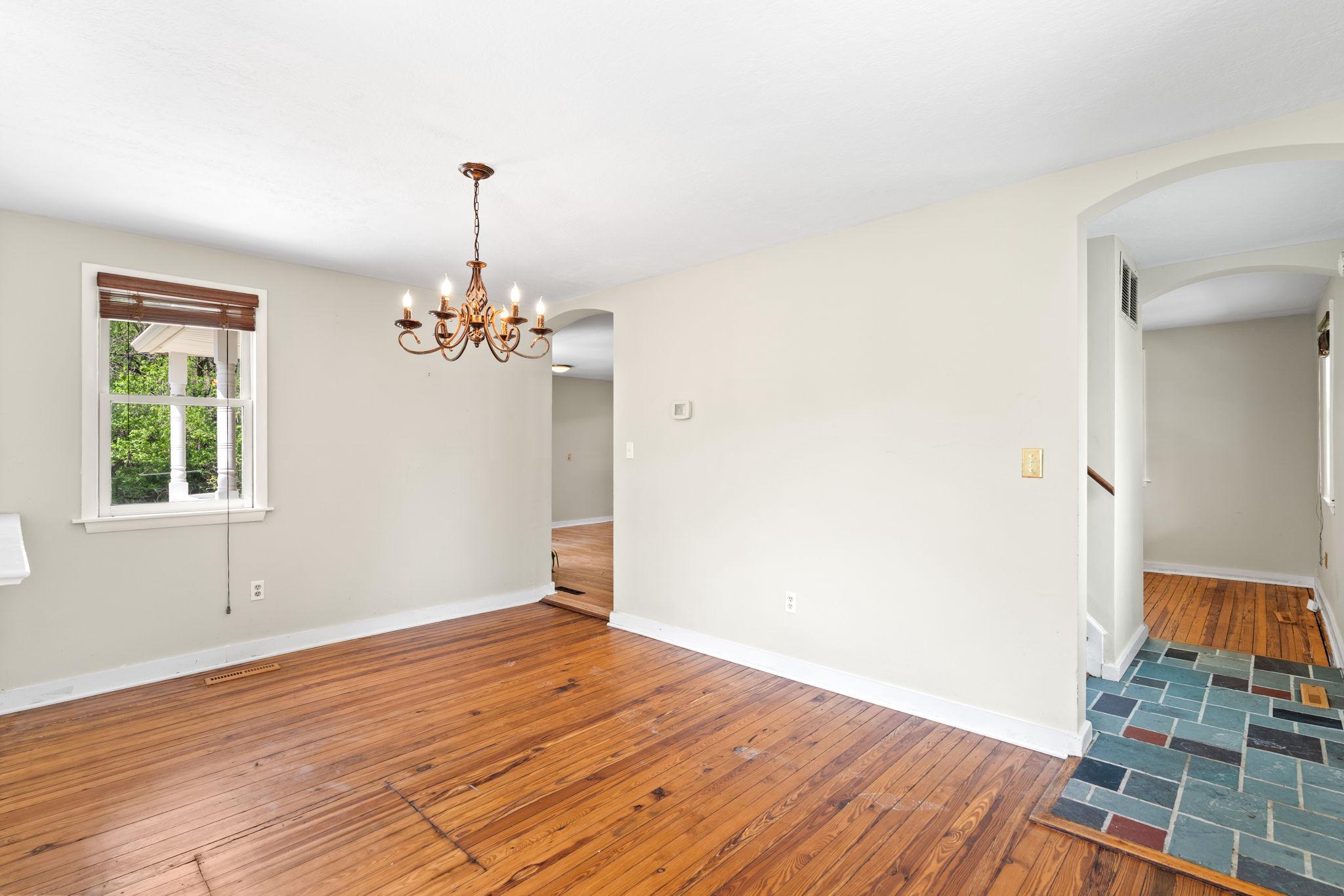 5002 Burkittsville Road Jefferson, MD 21755 - Photo 4 of 40 Dining Room.