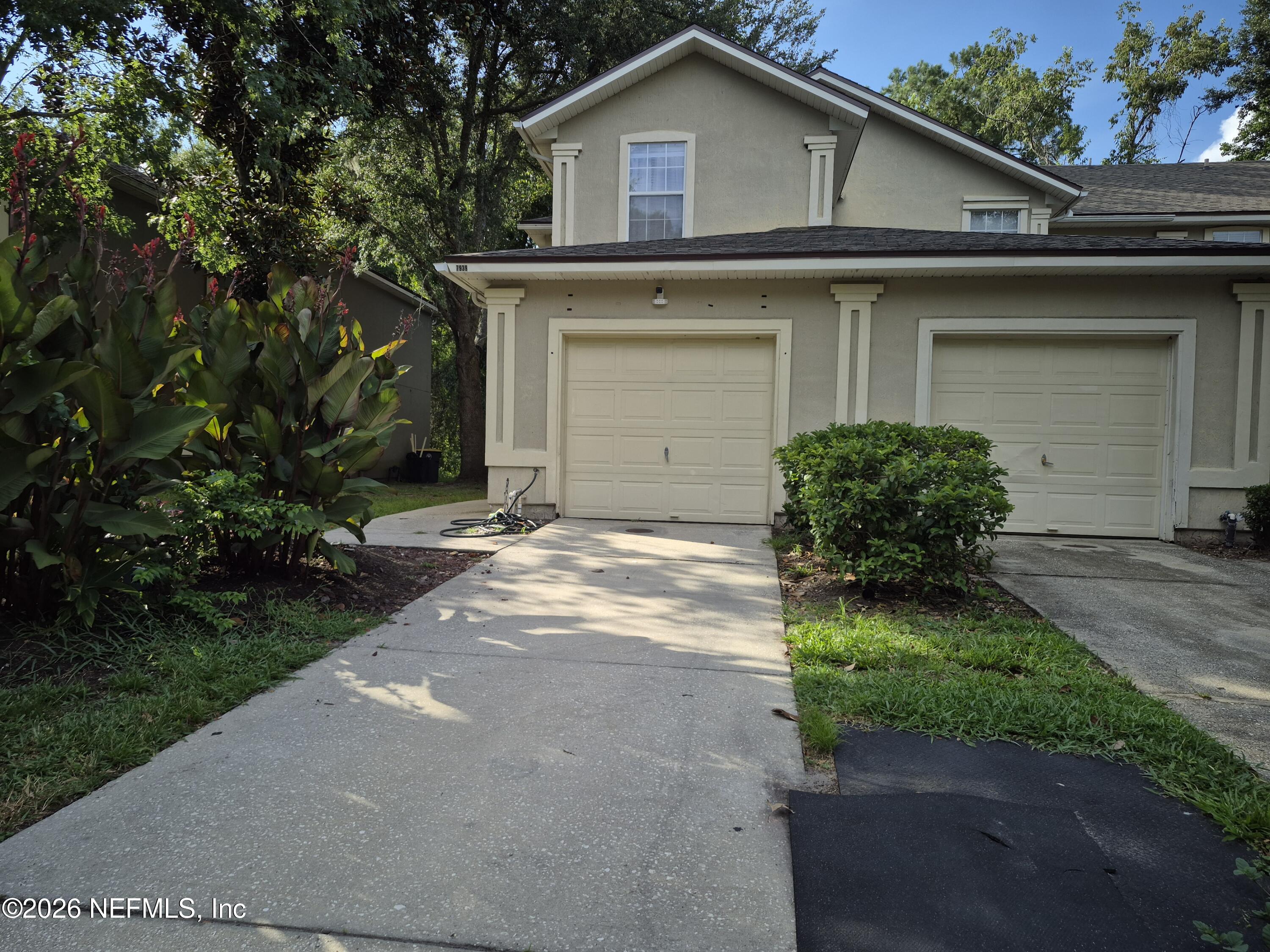 7939 Melvin Road Jacksonville, FL 32210 - Photo 2 of 36 Driveway