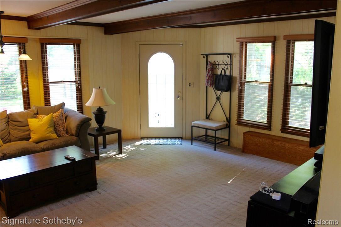 1748 Prestwick Road Grosse Pointe, MI 48236 - Photo 9 of 24 IMG_0986.jpg
