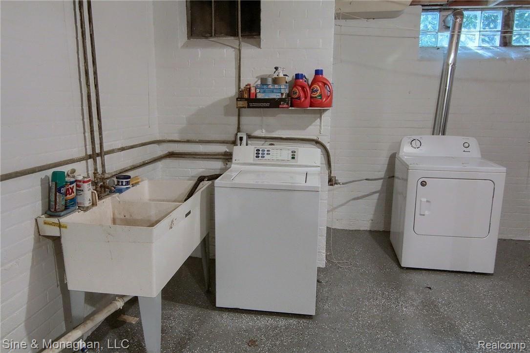 904 Pemberton Road Grosse Pointe, MI 48230 - Photo 25 of 30 Laundry_Room.jpg