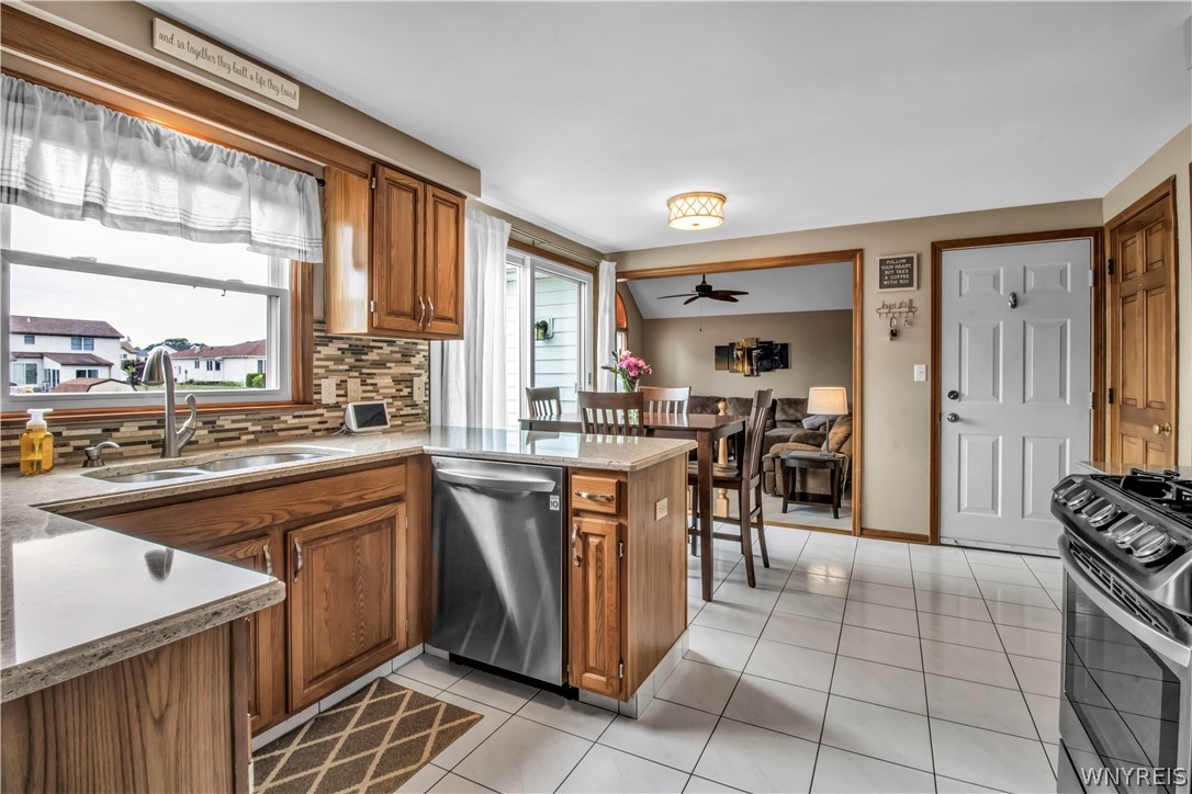 208 Warner Road Lancaster, NY 14086 - Photo 2 of 31