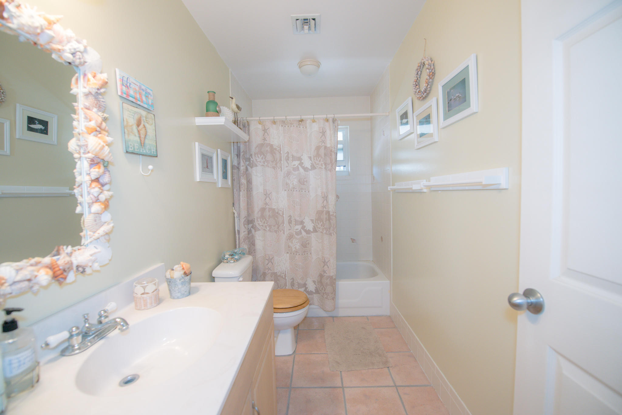 63 East Beach Road Tavernier, FL 33070 - Photo 17 of 25 Guest Bath 1
