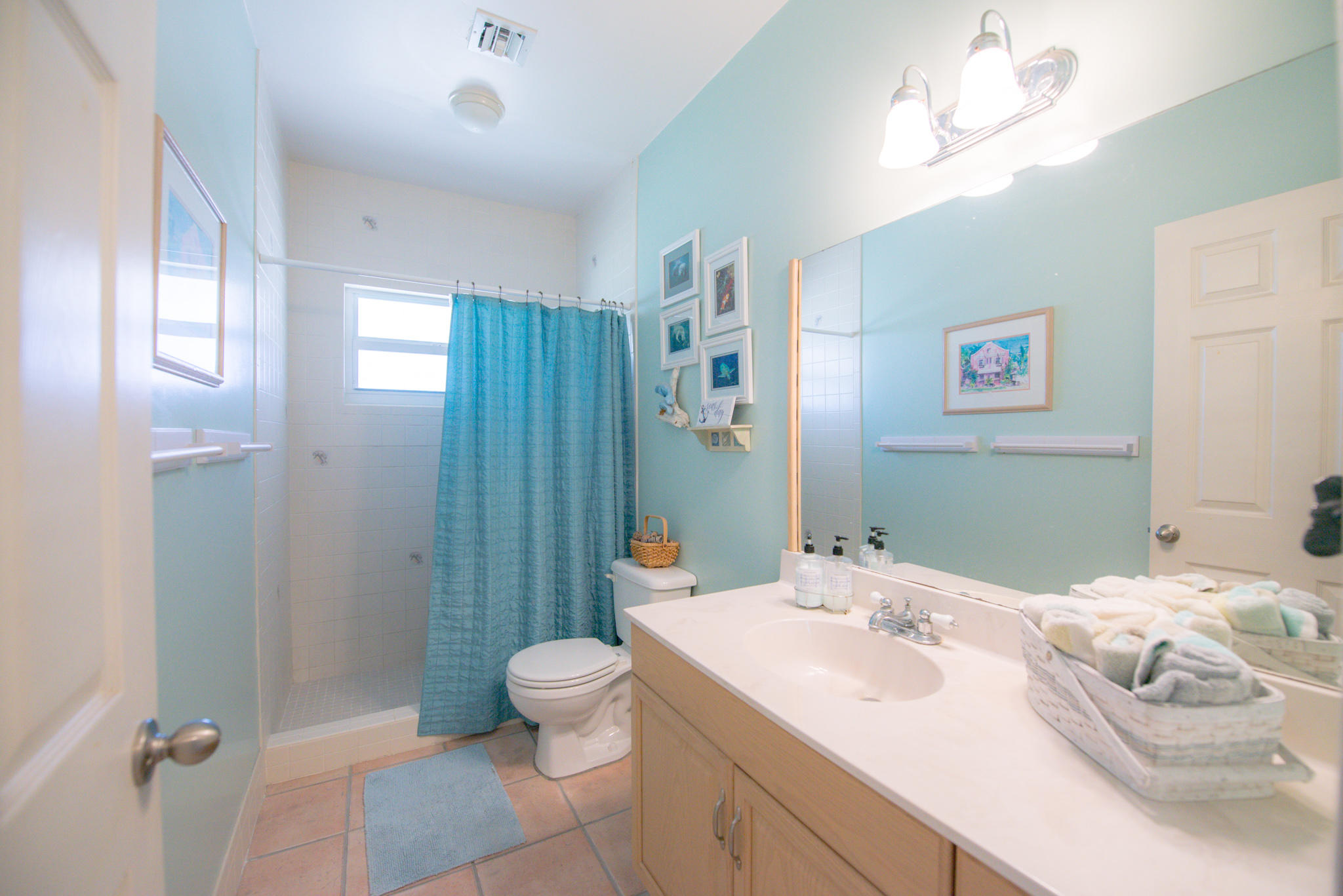 63 East Beach Road Tavernier, FL 33070 - Photo 19 of 25 Guest Bath 2