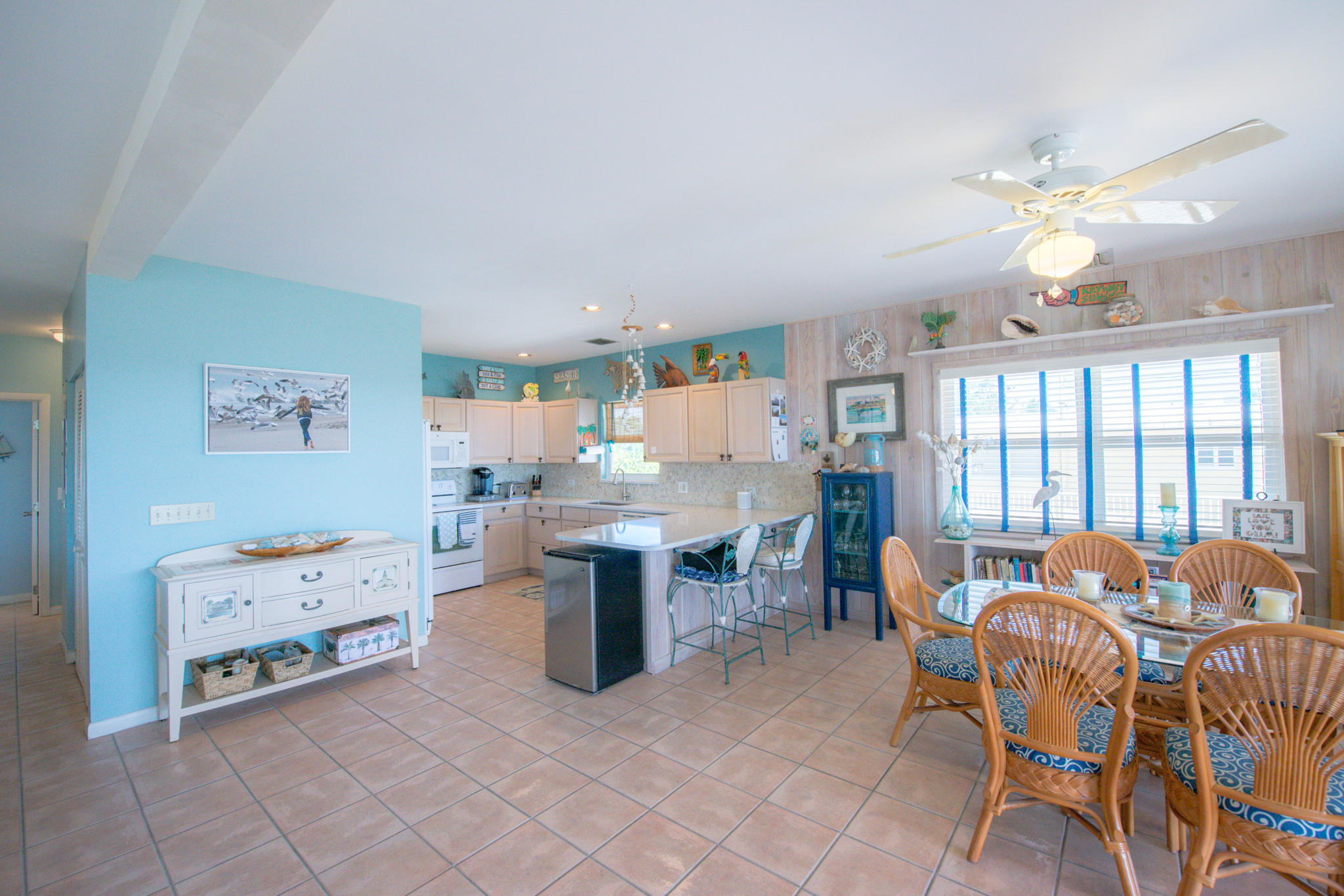 63 East Beach Road Tavernier, FL 33070 - Photo 6 of 25 Great room