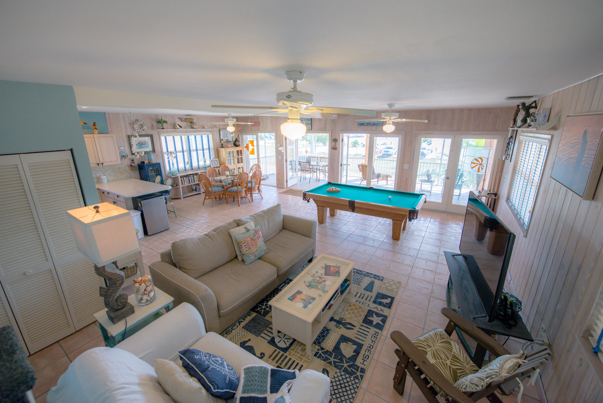 63 East Beach Road Tavernier, FL 33070 - Photo 7 of 25 Living Area