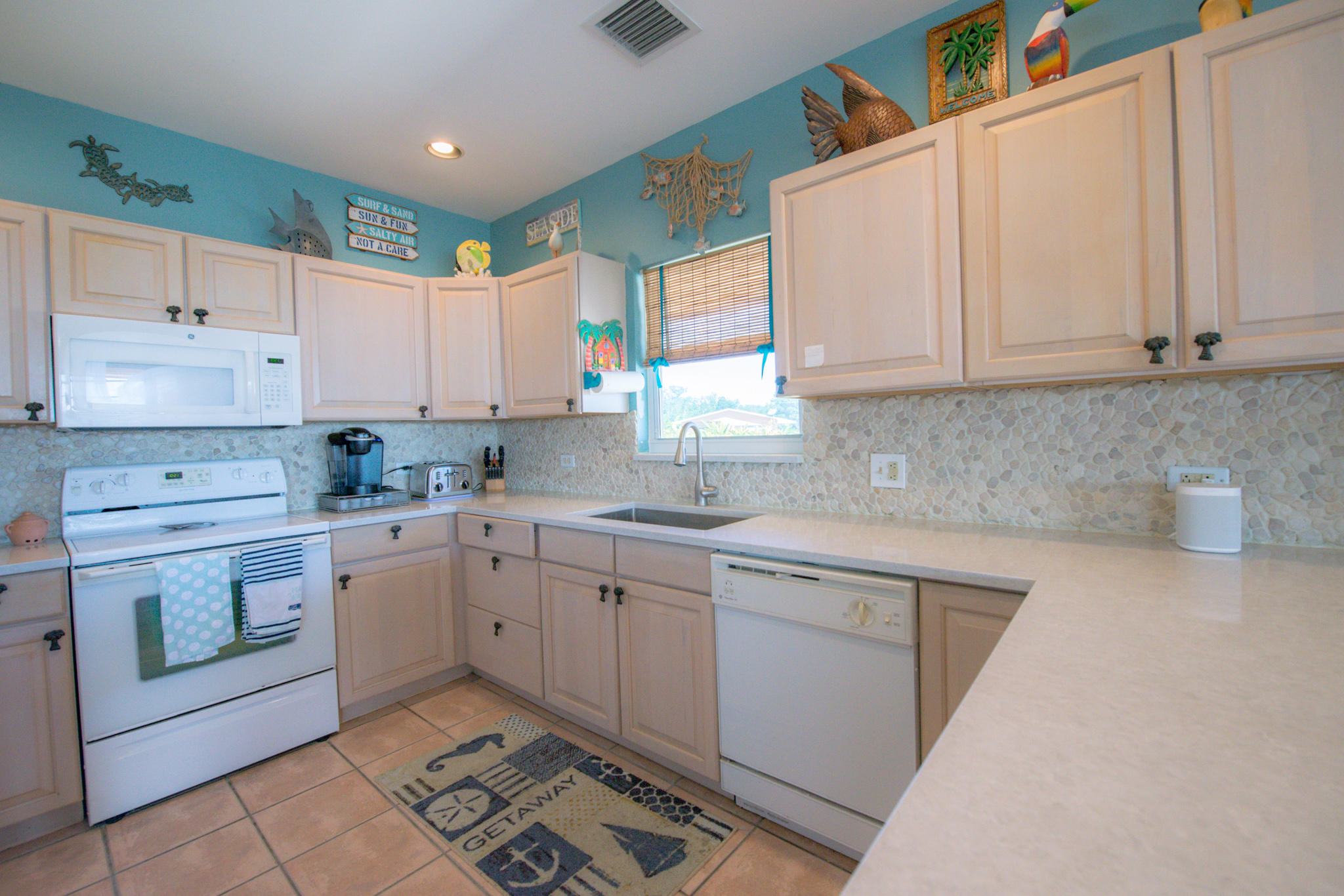 63 East Beach Road Tavernier, FL 33070 - Photo 8 of 25 Kitchen
