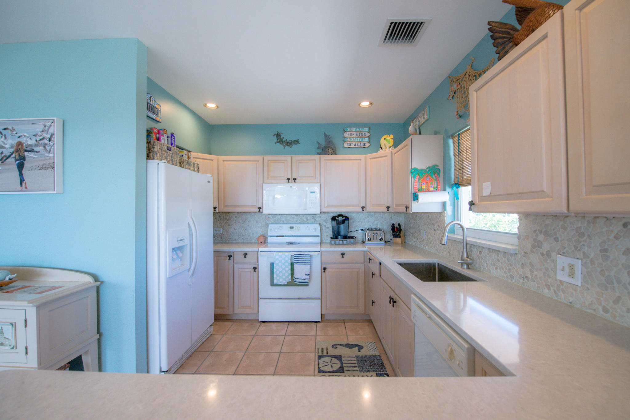 63 East Beach Road Tavernier, FL 33070 - Photo 9 of 25 Kitchen
