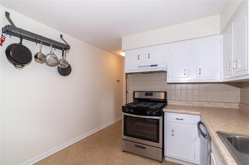8739 Staghorn Road Indianapolis, IN 46260 - Photo 11 of 23 Gallery Image 11