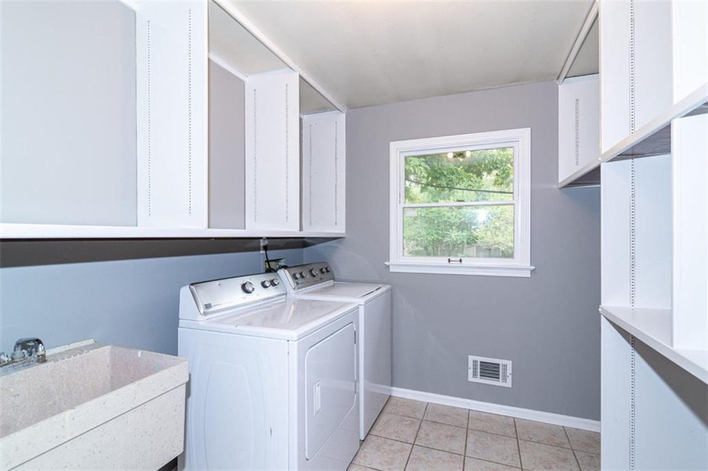 8739 Staghorn Road Indianapolis, IN 46260 - Photo 12 of 23 Gallery Image 12
