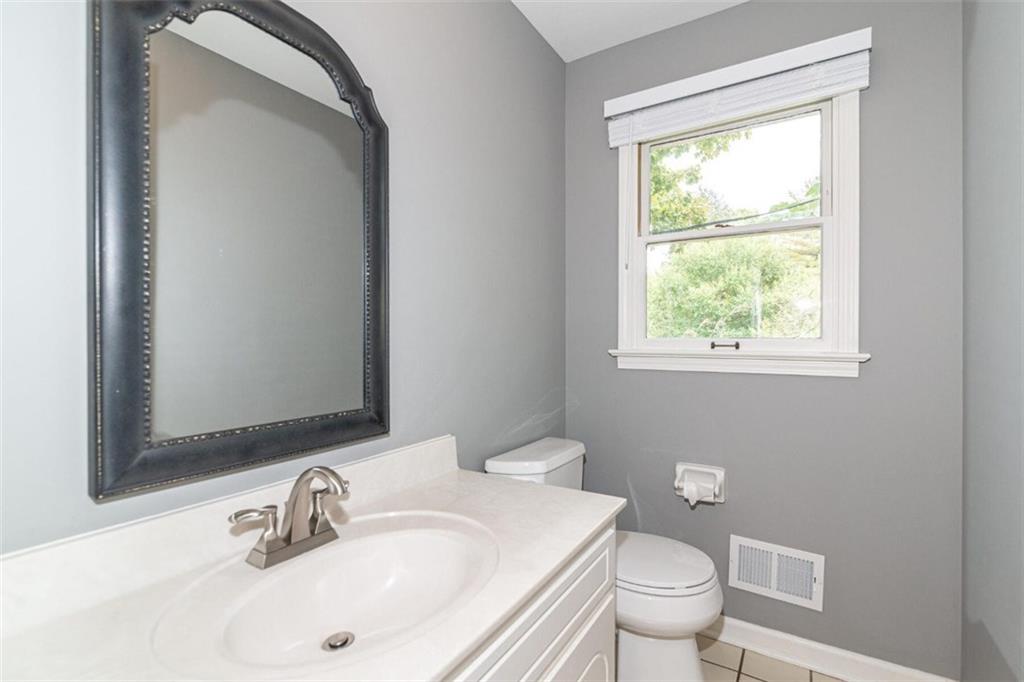 8739 Staghorn Road Indianapolis, IN 46260 - Photo 13 of 23 Gallery Image 13