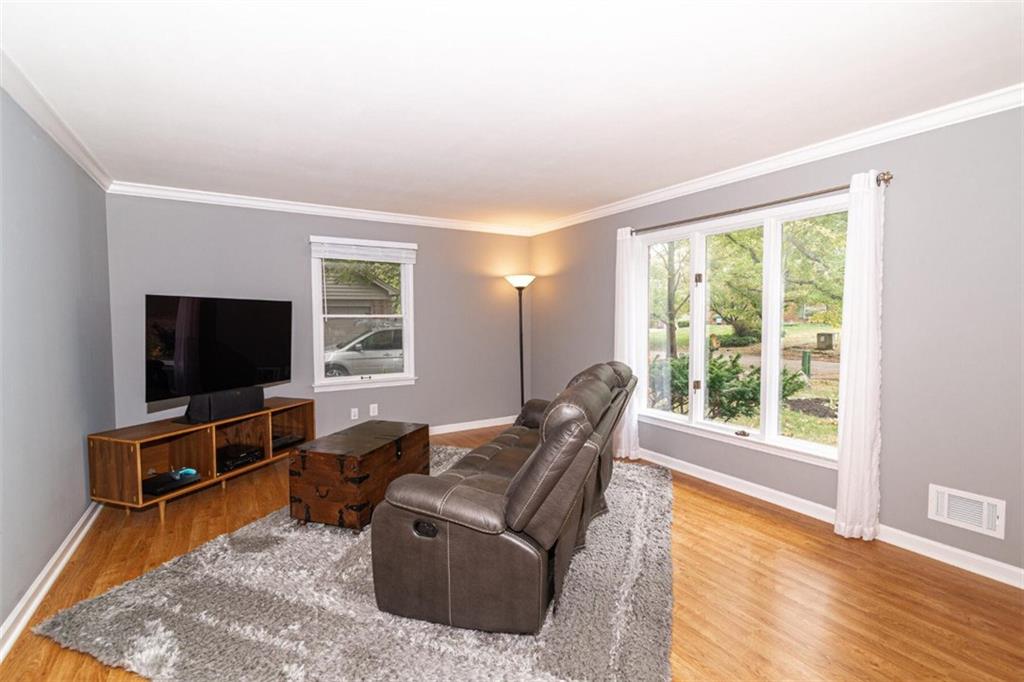 8739 Staghorn Road Indianapolis, IN 46260 - Photo 6 of 23 Gallery Image 6