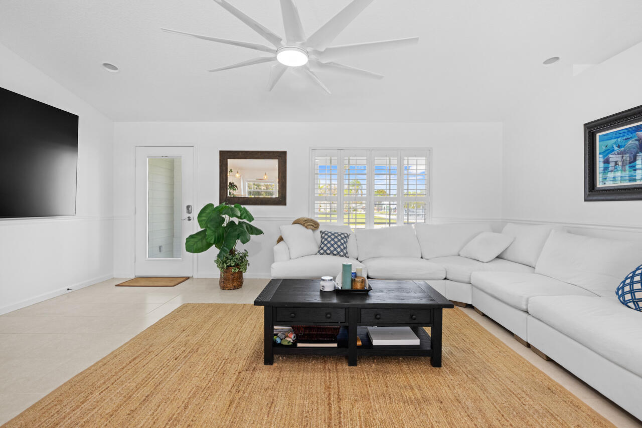 5064 Southeast Horseshoe Point Road Stuart, FL 34997 - Photo 5 of 38 5064 SE Horseshoe Pt-020