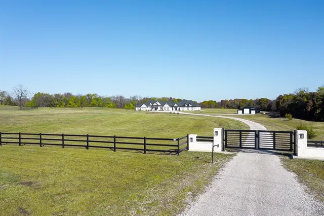 $2,495,950 | 23054 Mc Louth Road, Tonganoxie, KS 66086