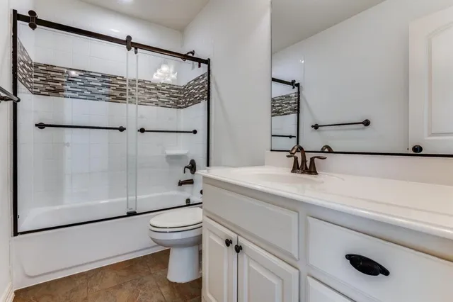 a view of a livingroom with furniture and windows