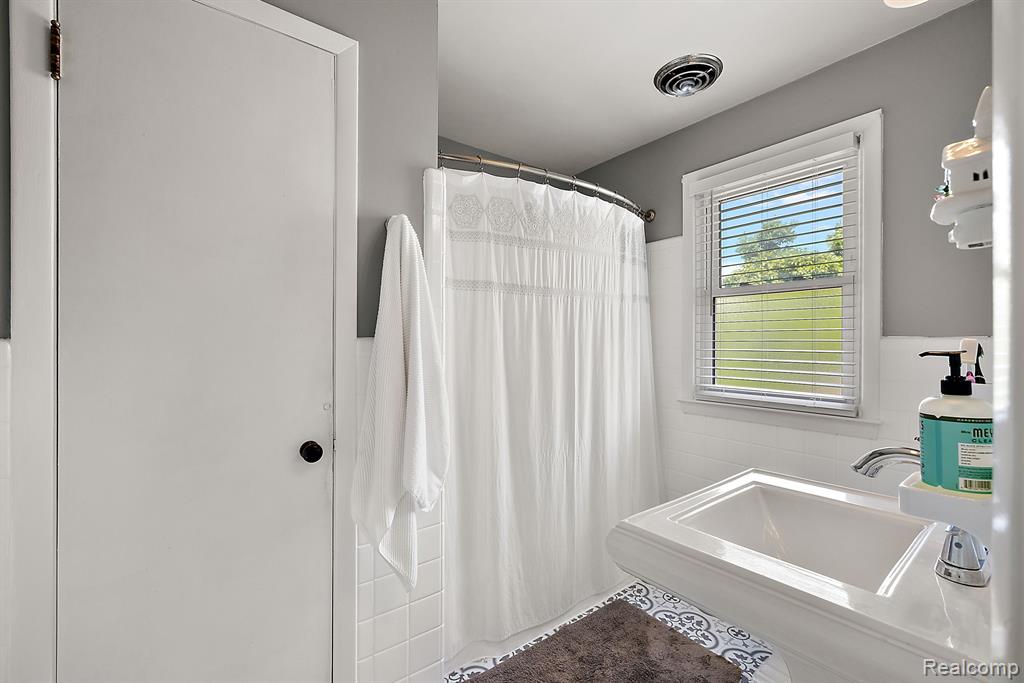 1050 Norfolk Street Birmingham, MI 48009 - Photo 29 of 54