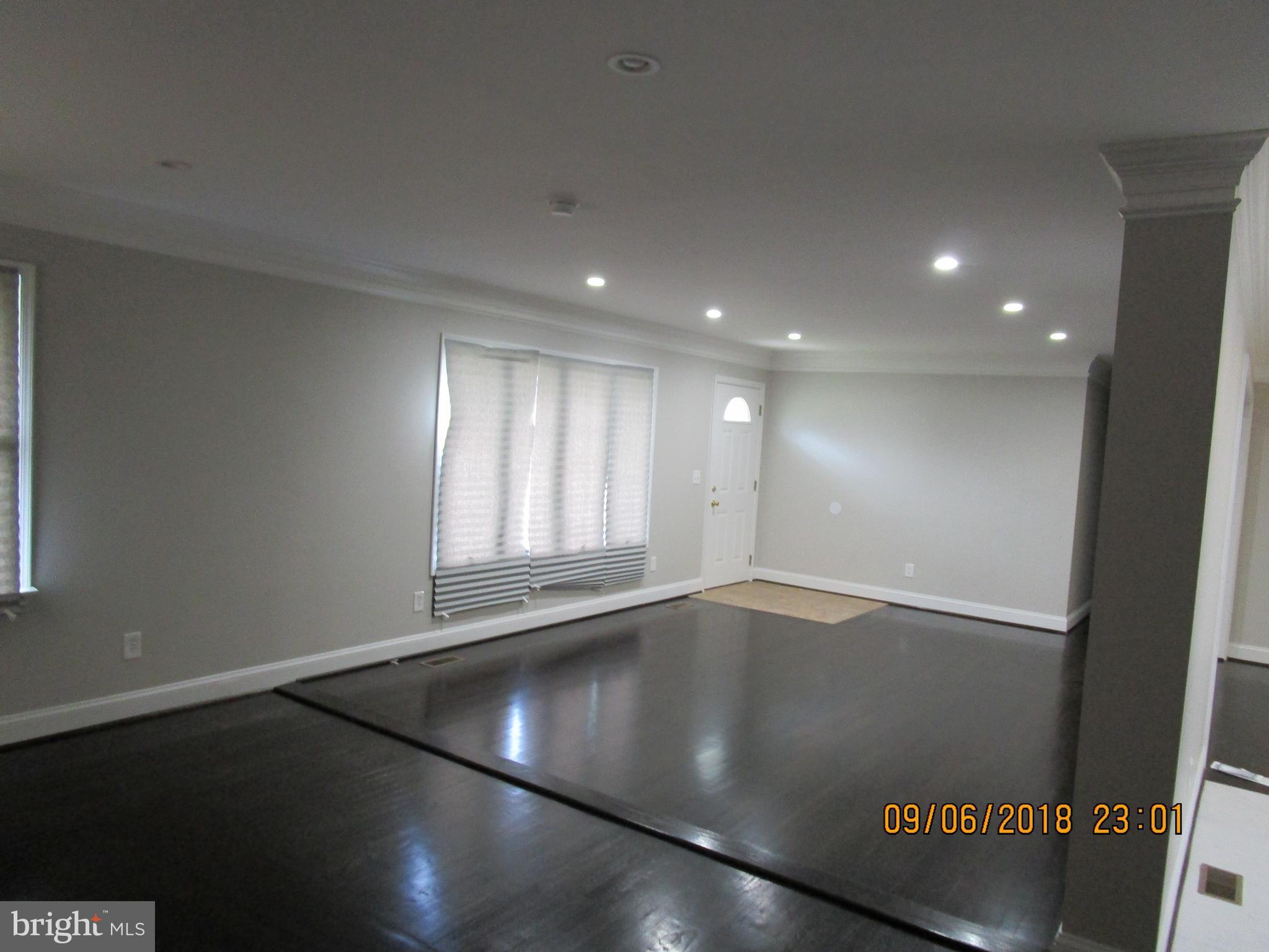 9800 Dyson Road Brandywine, MD 20613 - Photo 11 of 17 Living Room