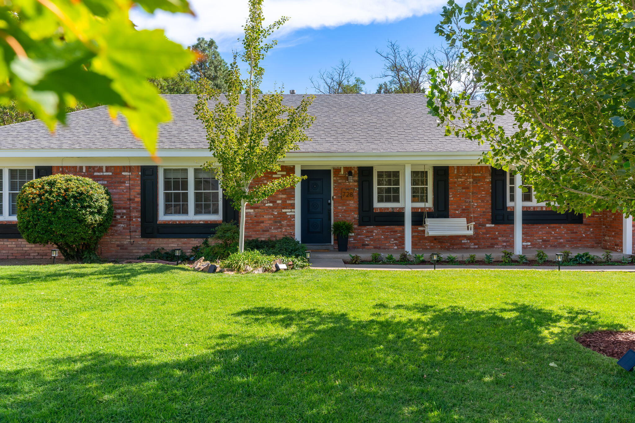 728 Stagecoach Road Southeast Albuquerque, NM 87123 - Photo 4 of 50 Gallery Image 4