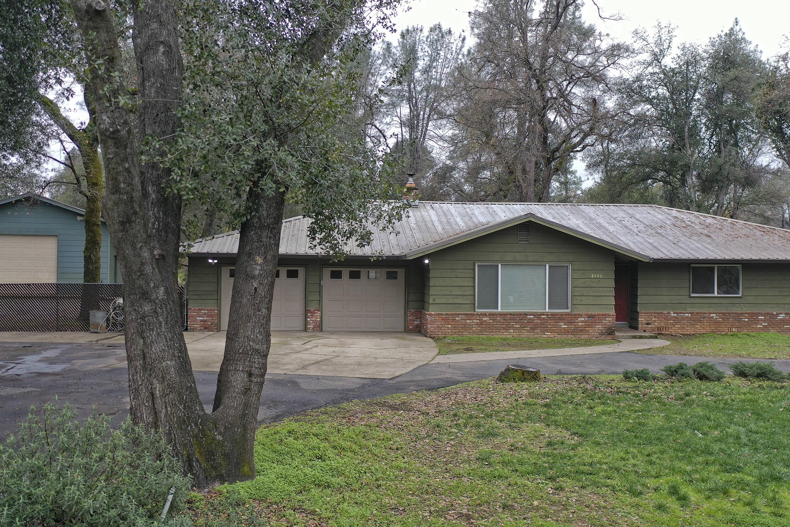 8440 Redbank Road Redding, CA 96001 - Photo 2 of 49 a front view of a house with garden