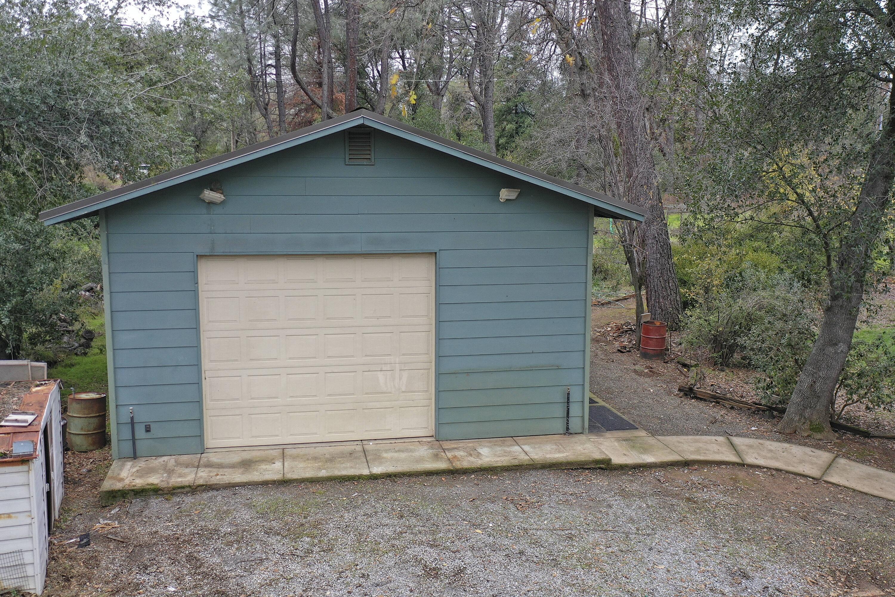 8440 Redbank Road Redding, CA 96001 - Photo 8 of 49 a house with a outdoor space