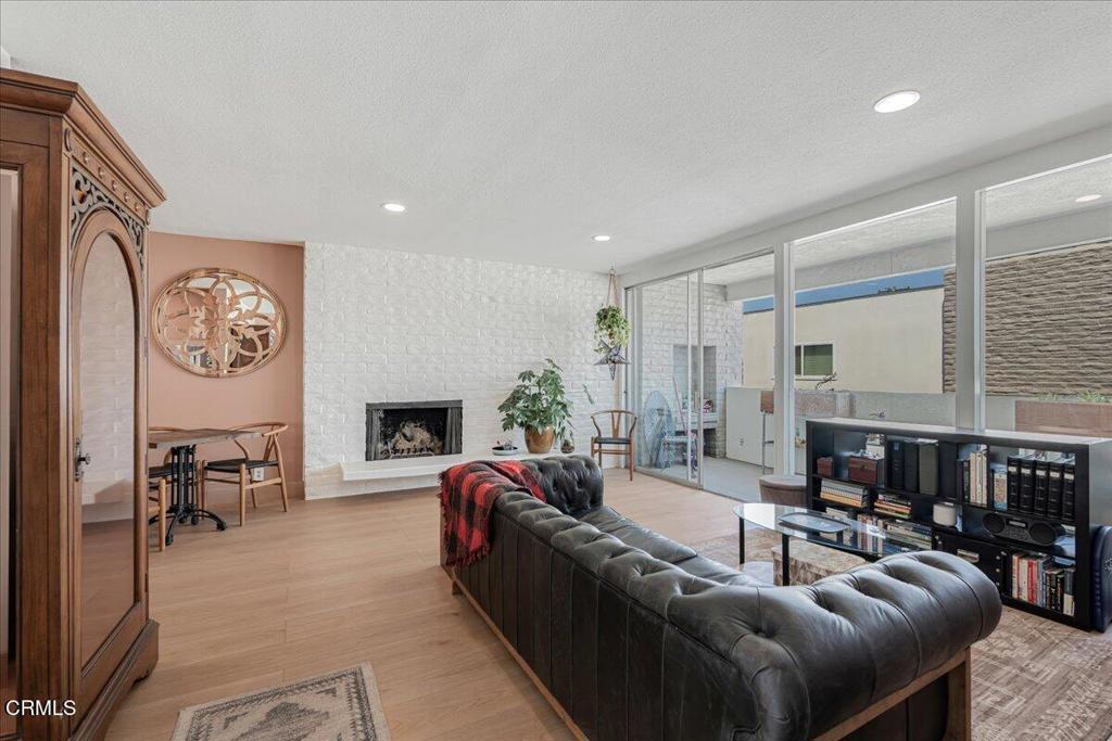 1357 Edgewood Way Oxnard, CA 93030 - Photo 5 of 34 02-DSC05946