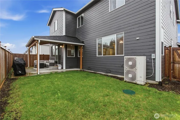 a view of a house with backyard