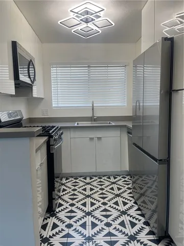 $519,000 | 5515 Canoga Avenue, Unit 321, Woodland Hills, CA 91367