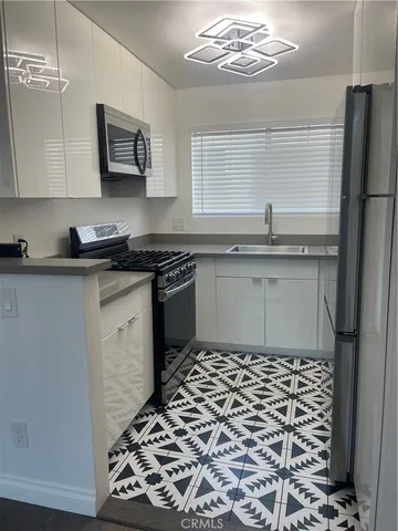 $519,000 | 5515 Canoga Avenue, Unit 321, Woodland Hills, CA 91367