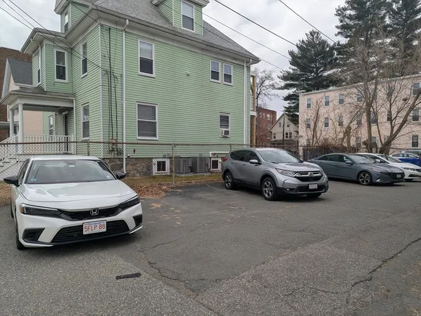 $2,900 | 22 Auburn Street, Unit 2, Malden, MA 02148