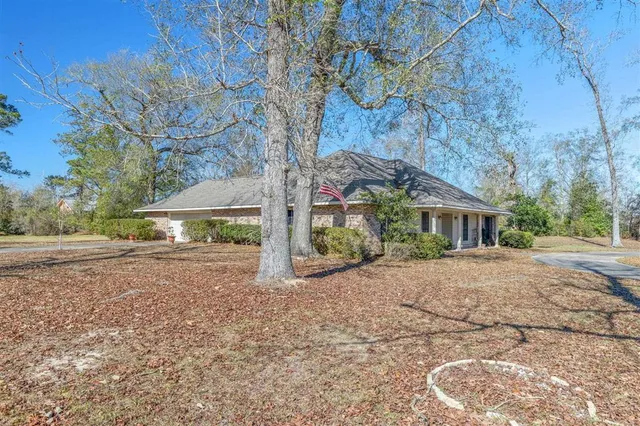 $299,500 | 913 Dogwood Drive, Lake Charles, LA 70611