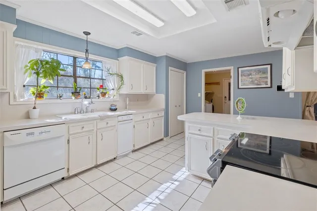 $299,500 | 913 Dogwood Drive, Lake Charles, LA 70611