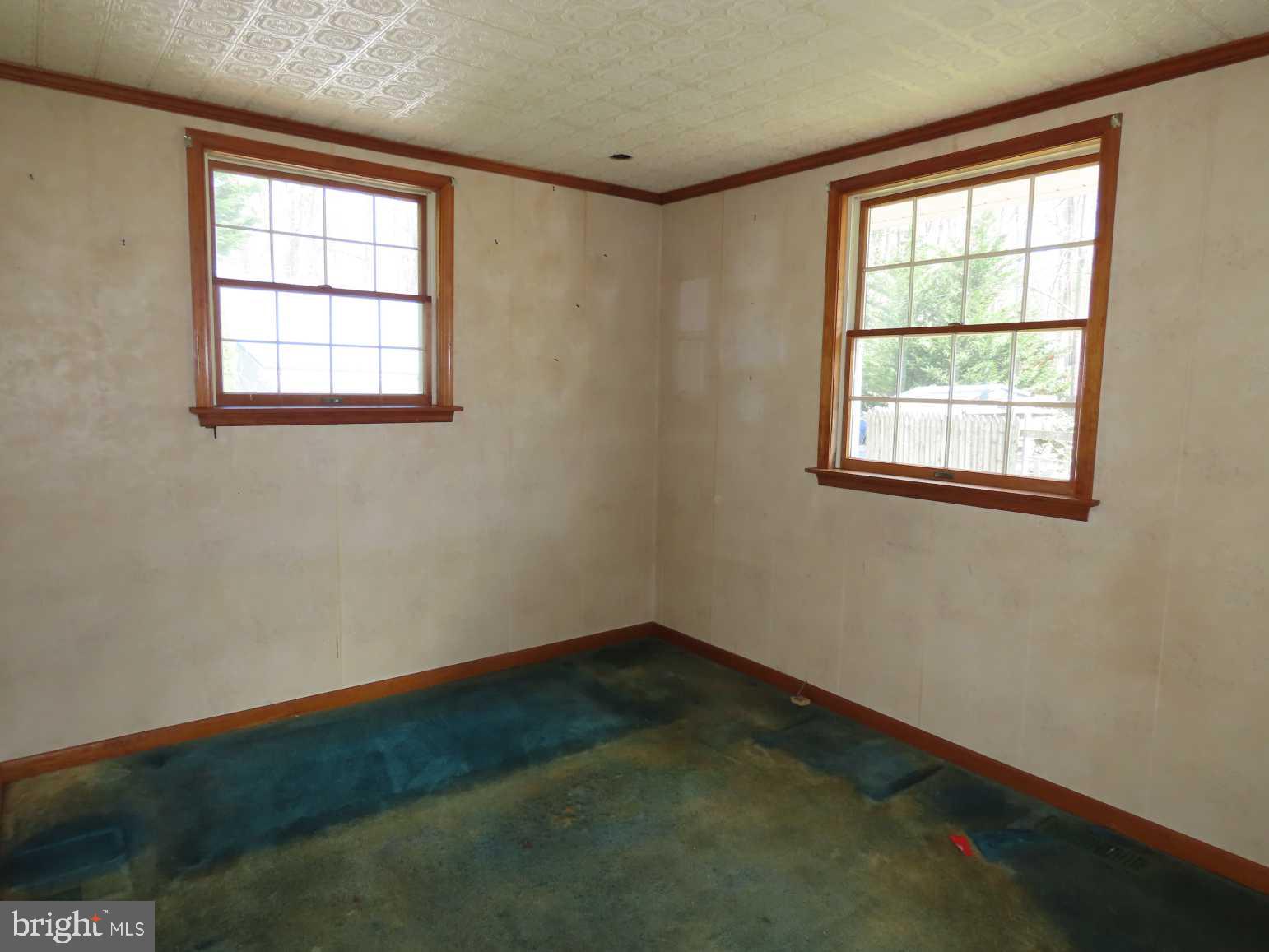 75 Elkside Road Elkton, MD 21921 - Photo 8 of 10 an empty room with a window