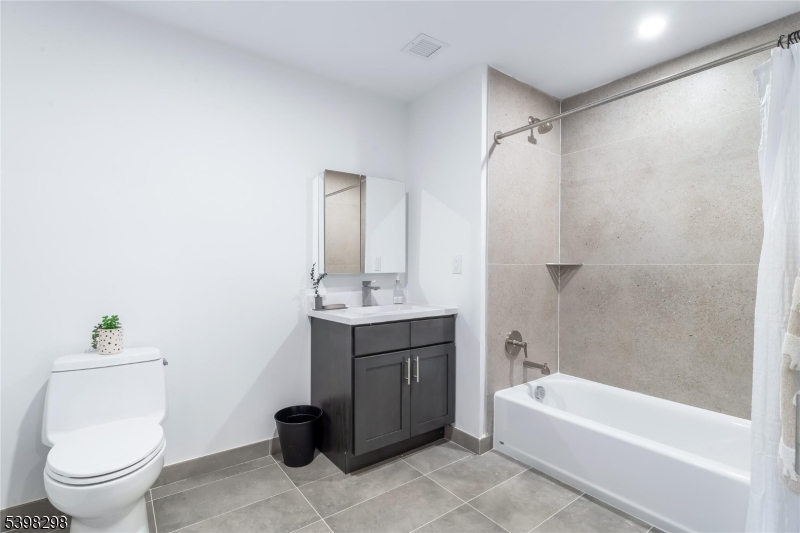 10 Commerce Court, Unit 2J Newark, NJ 07102 - Photo 13 of 15