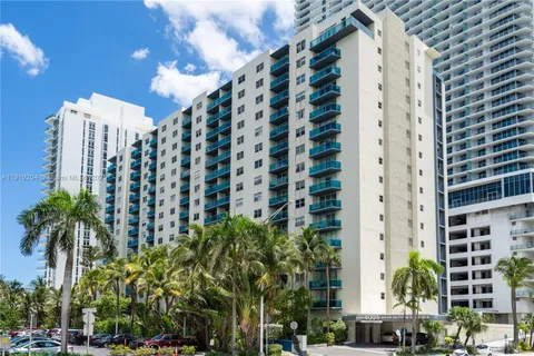 $519,000 | 4001 South Ocean Drive, Unit 8F, Hollywood, FL 33019