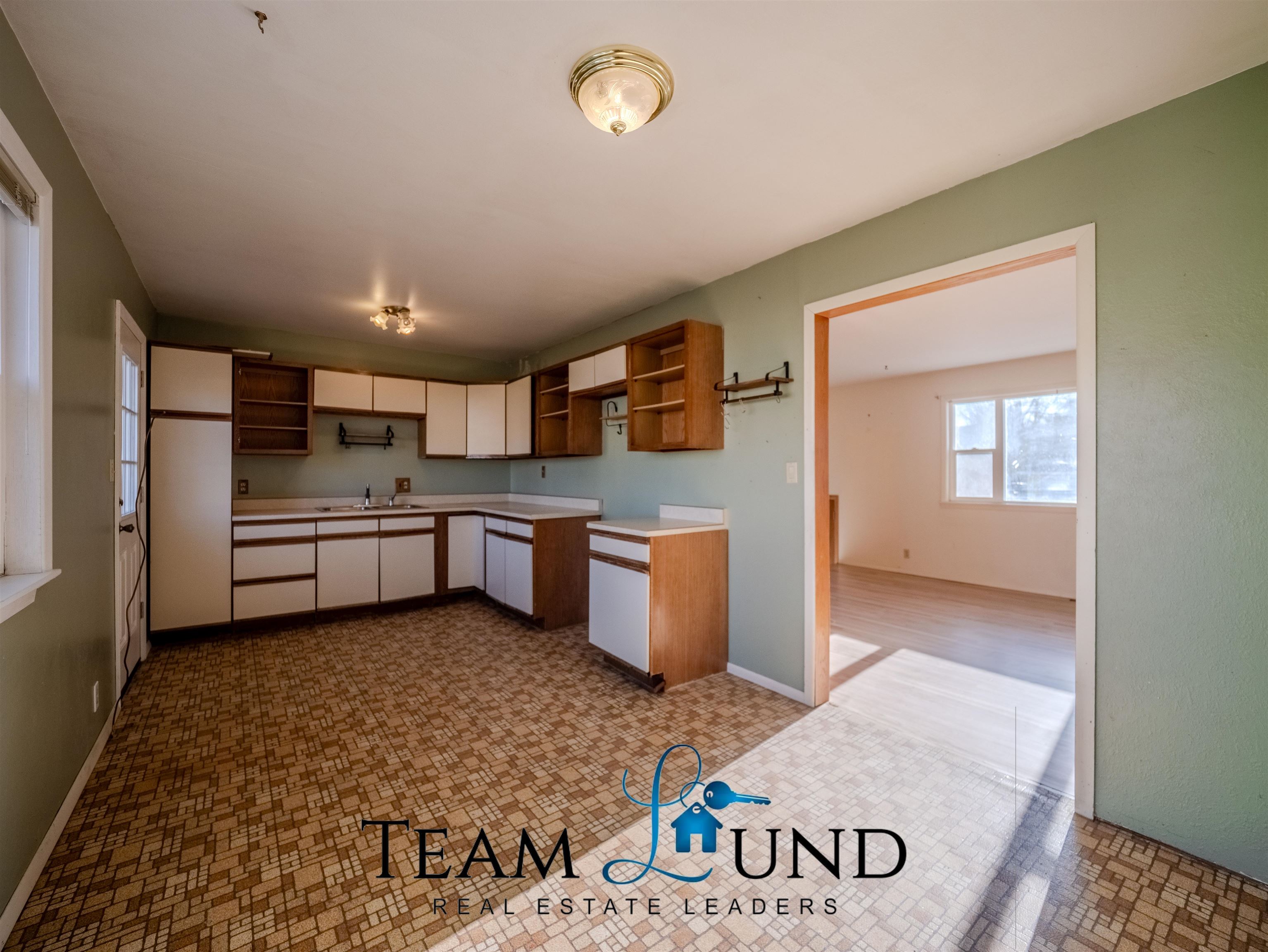 1746 Glendale Avenue Casper, WY 82601 - Photo 3 of 35