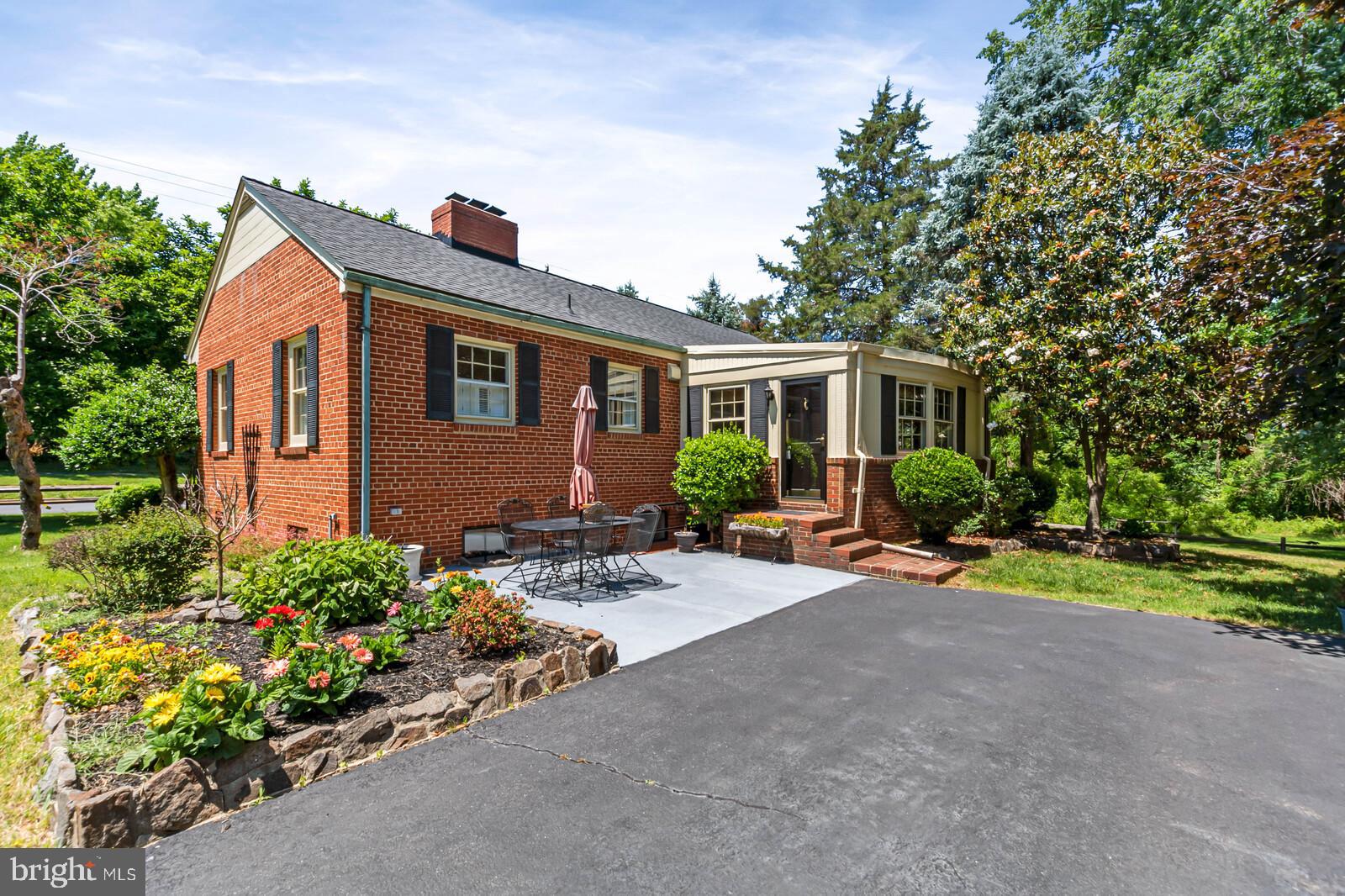 5825 Telegraph Road Alexandria, VA 22310 - Photo 2 of 37 Side and back of house - entrance off Marl Pat