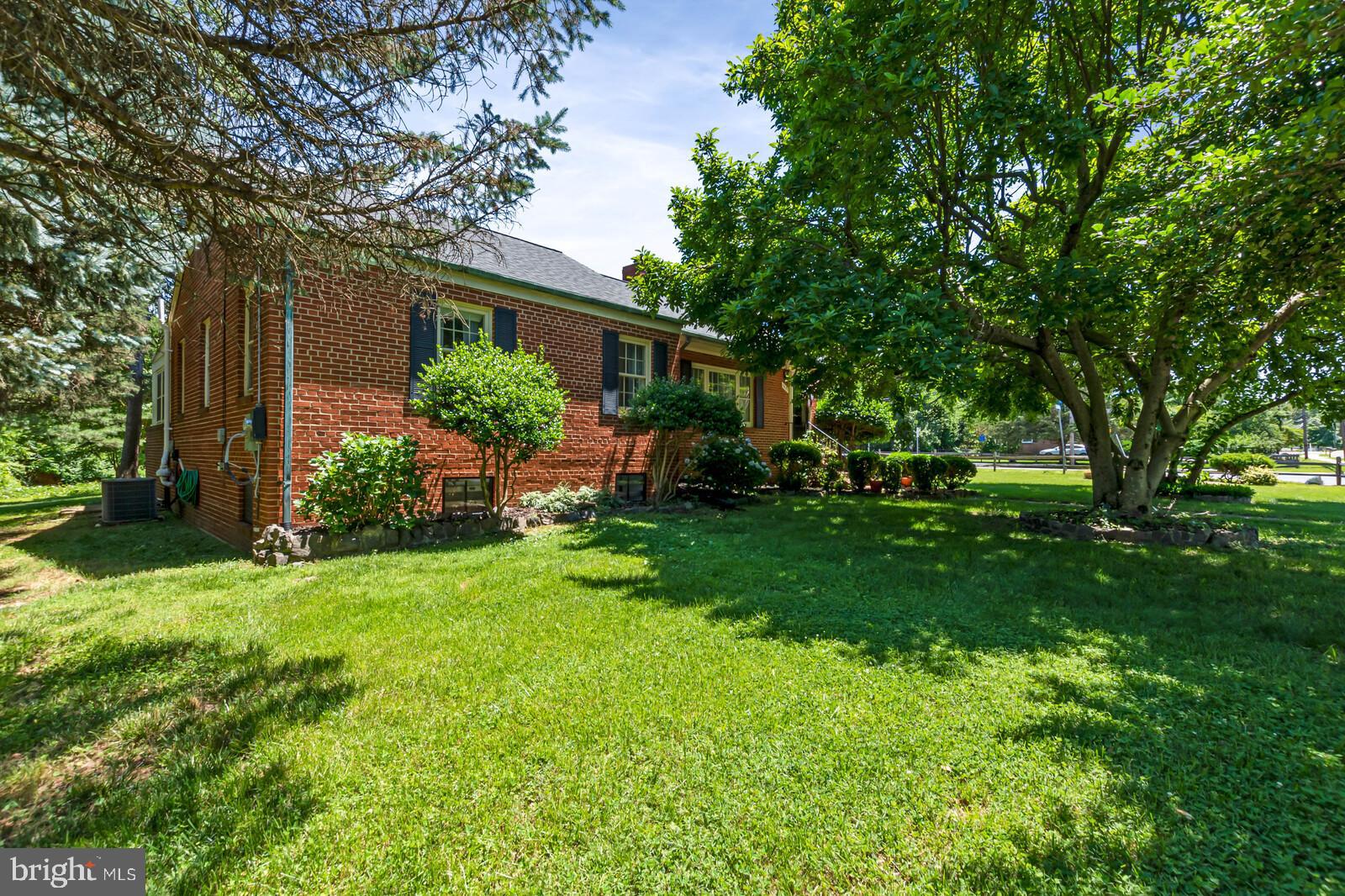 5825 Telegraph Road Alexandria, VA 22310 - Photo 37 of 37 View of house from side