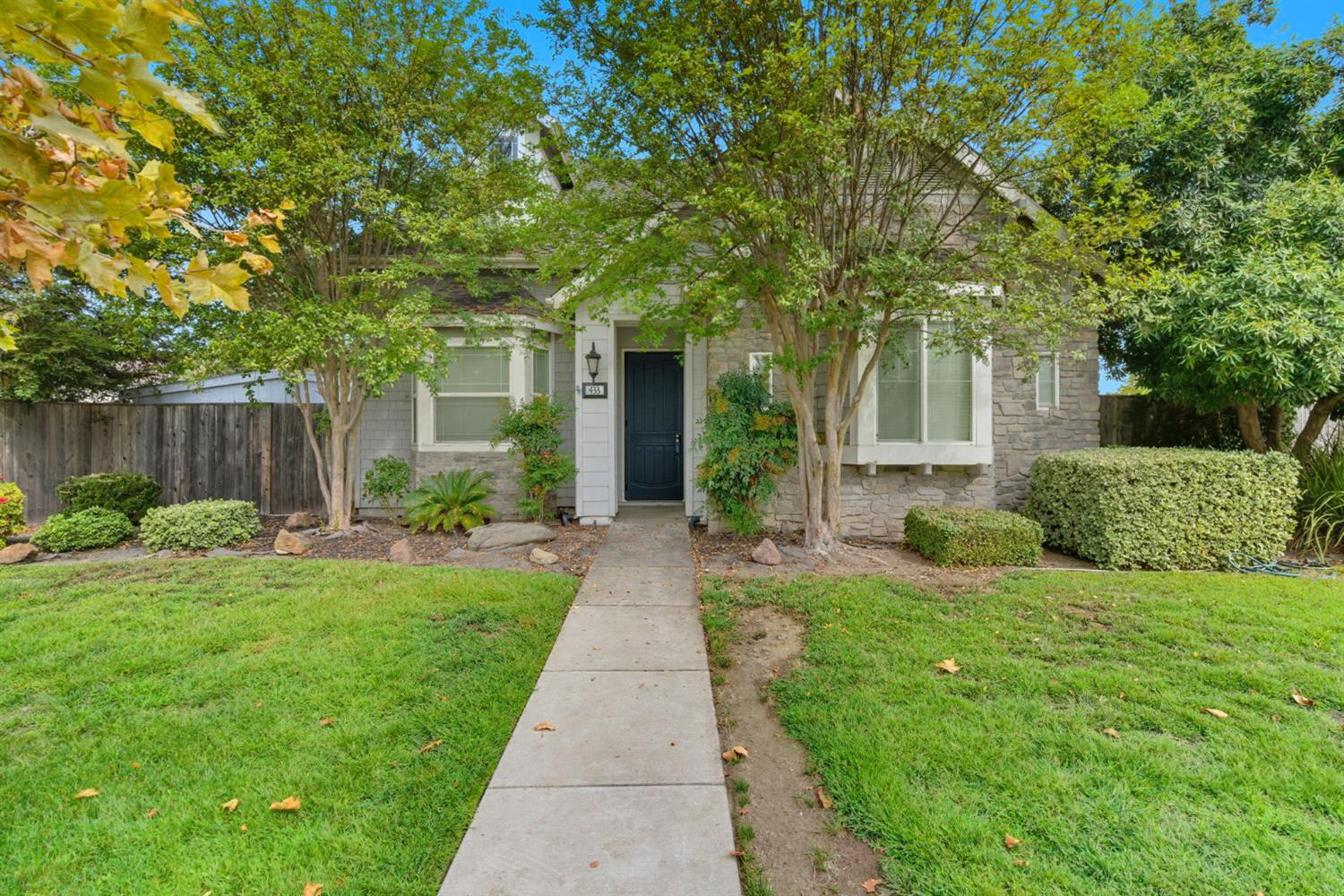 433 Travertine Drive Ripon, CA 95366 - Photo 1 of 38 a front view of a house with garden