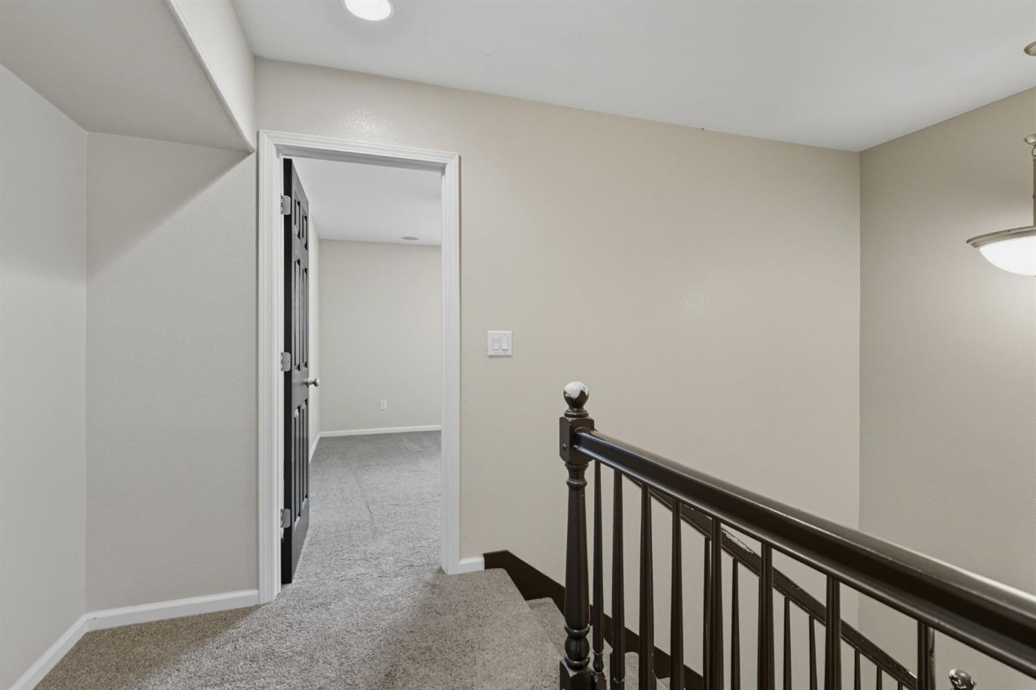 433 Travertine Drive Ripon, CA 95366 - Photo 27 of 38 a view of a hallway
